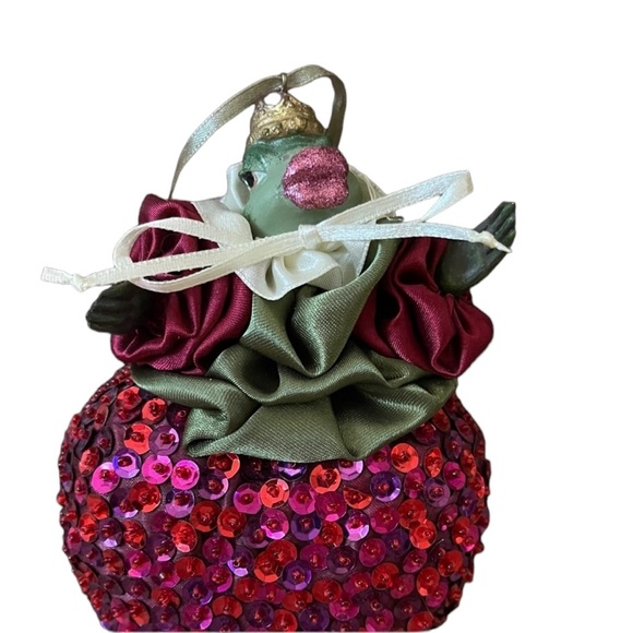Vintage Queen Frog Red Sequined Christmas Tree Ornament - Picture 5 of 10